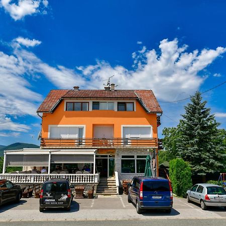 Accommodation "Old Town Dreznik" Rakovica Exterior photo