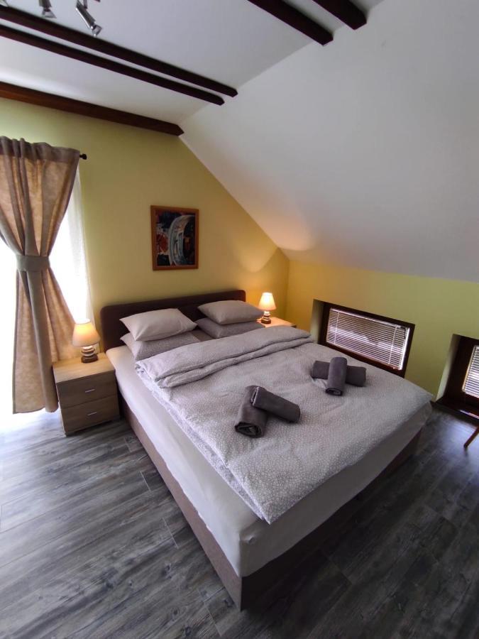 Accommodation "Old Town Dreznik" Rakovica Exterior photo