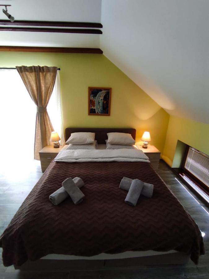 Accommodation "Old Town Dreznik" Rakovica Exterior photo